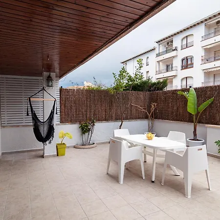 Near Beaches Large Private Patio, Aircon & Community Pool *