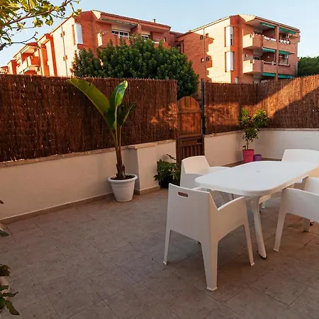 Near Beaches Large Private Patio, Aircon & Community Pool Apartment Coma-ruga