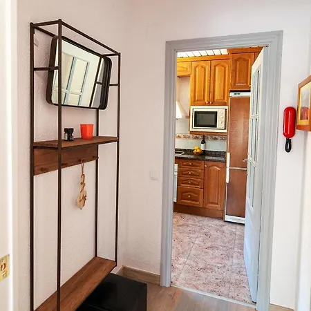 Near Beaches Large Private Patio, Aircon & Community Pool Apartment Coma-ruga