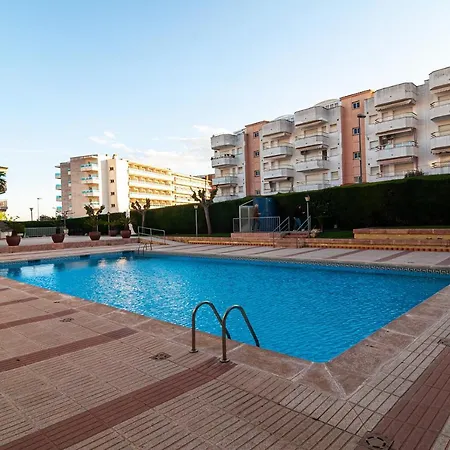 Apartamento Near Beaches Large Private Patio, Aircon & Community Pool *