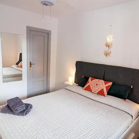 Near Beaches Large Private Patio, Aircon & Community Pool * Coma-ruga