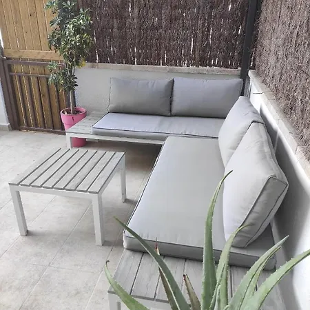 Near Beaches Large Private Patio, Aircon & Community Pool Apartamento Coma-ruga