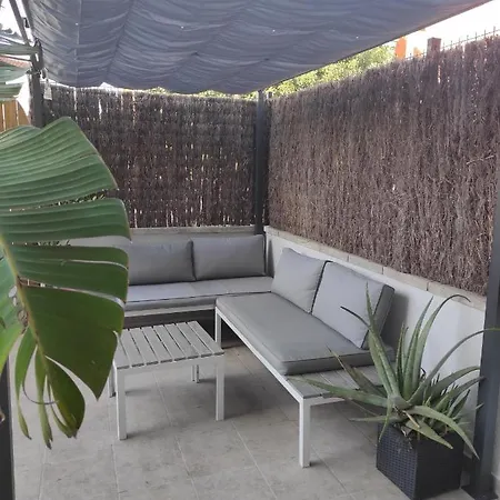 Apartamento Near Beaches Large Private Patio, Aircon & Community Pool Coma-ruga
